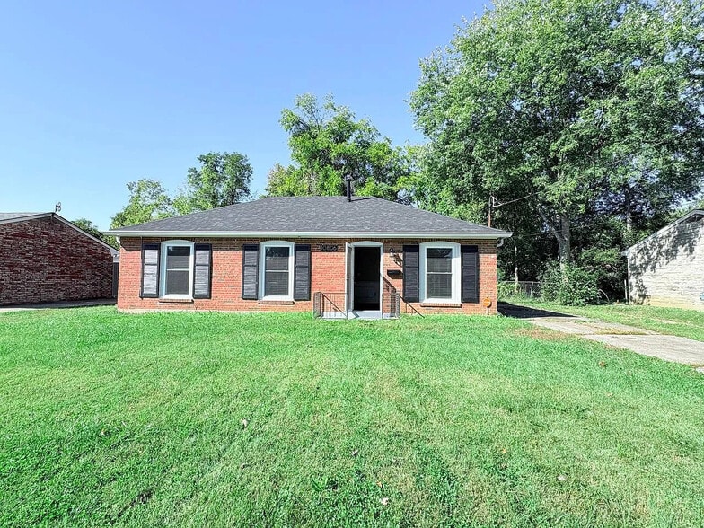 Primary Photo - 10806 Milwaukee Way