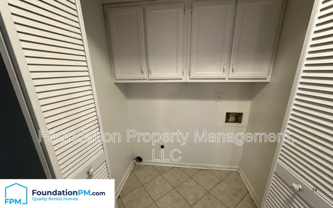 Building Photo - 3356 Coachouse Cove