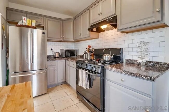 Building Photo - 3891 Superba St