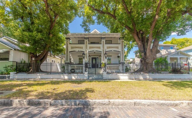 Building Photo - 802 8th St N