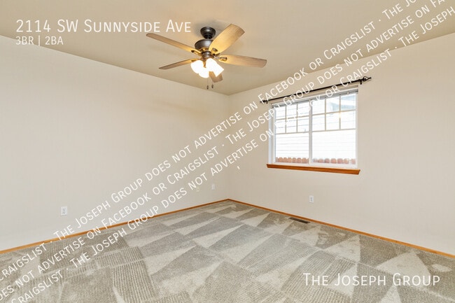 Building Photo - 2114 SW Sunnyside Ave