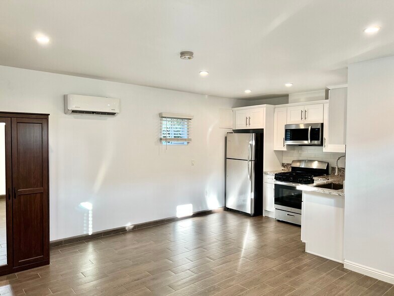 Building Photo - 8112 Paso Robles Ave