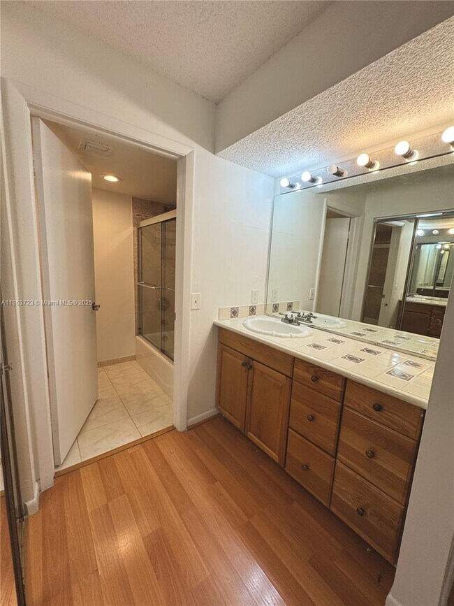 Building Photo - 9500 SW 140th Ct