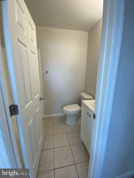 Building Photo - 1124 Chesapeake Dr