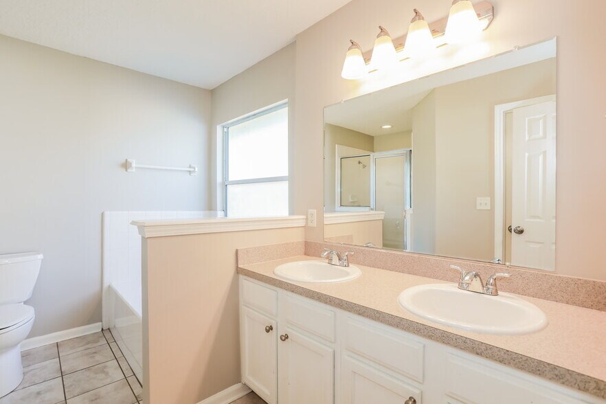 Building Photo - 1563 Bay Harbor Dr