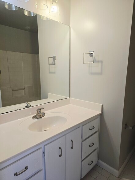 Building Photo - 200 E Mell St