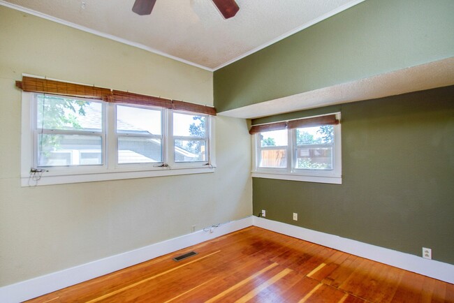 Building Photo - Charming 4BD Victorian near Downtown Color...