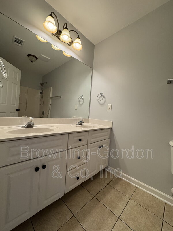 Building Photo - 212 Claybrook Ln