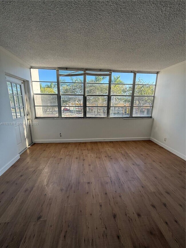 Building Photo - 2025 NE 164th St