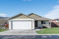 Building Photo - Charming and Bright 3 Bed, 3 Bath Home in ...