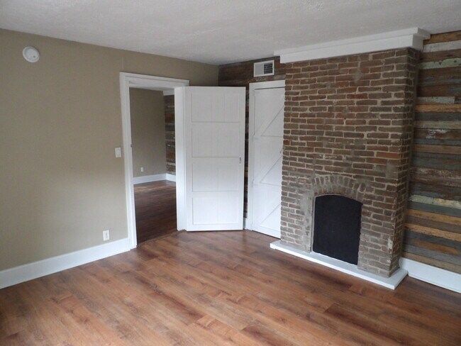 Building Photo - 611 Taylor Ave