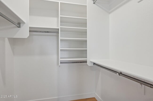 Building Photo - 2131 S Peppertree Dr