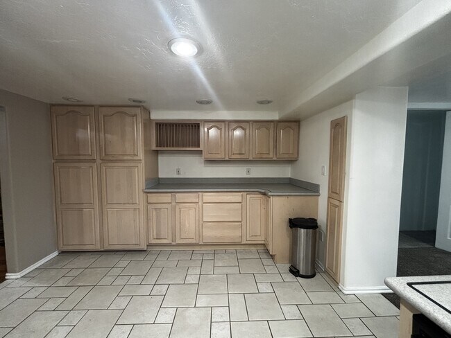 Building Photo - 157 N 400 W