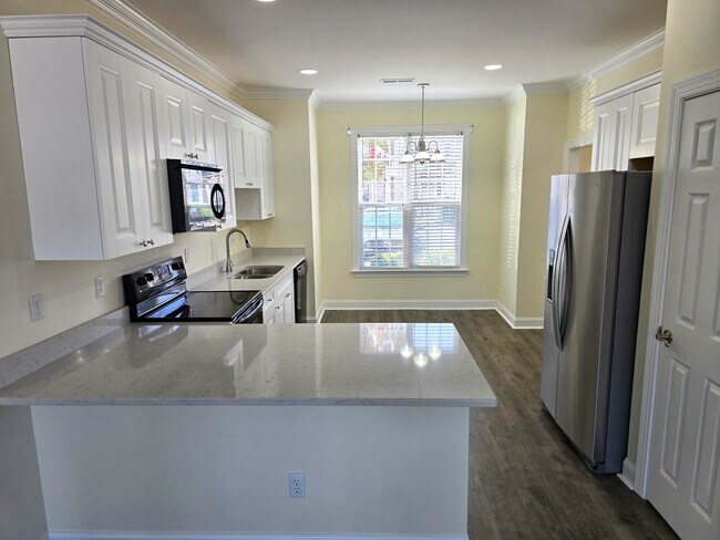Building Photo - 6 Viburnum Ln