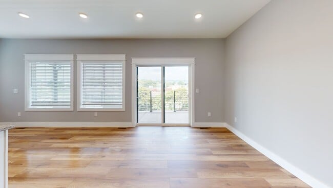 Building Photo - 1211 Hedge Ave