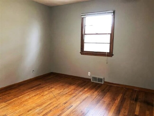 Building Photo - 336 Beverly Dr