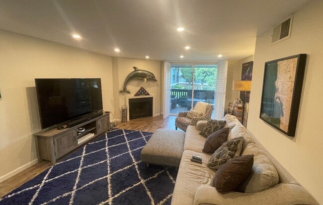 Building Photo - 1 bed/ 1 bath Point Loma condo close to the Bay & Liberty Station!