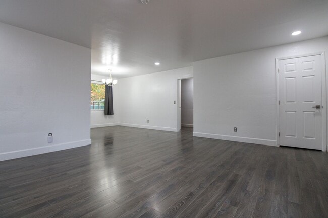 Building Photo - 1170 Clearview Ave NE