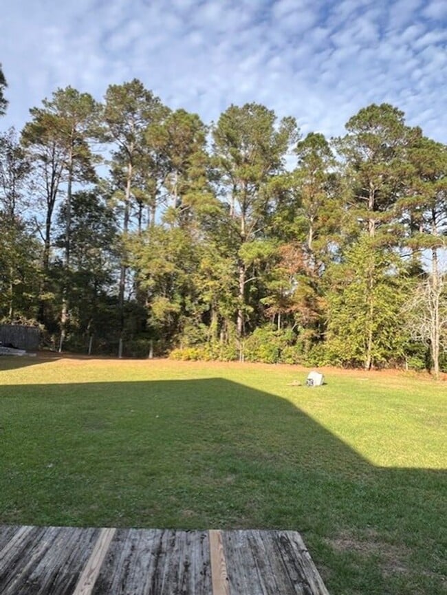 Building Photo - 3 Bedroom 3 Full Bath on 2 Acres