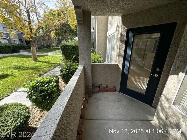 Building Photo - SILVERADO RANCH – 2ND FLOOR CONDO IN A GAT...