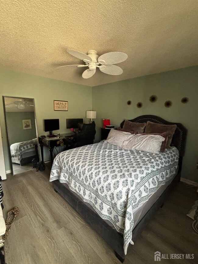 Building Photo - 1700 Ravens Crest Dr