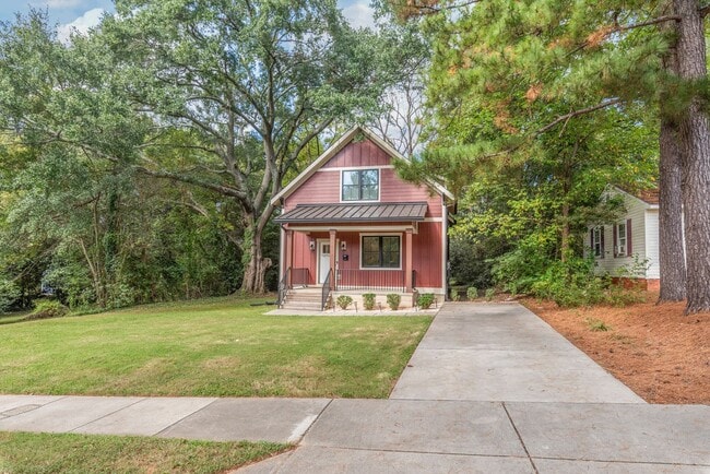 Building Photo - Beautiful Home with a Backyard Deck in Bid...