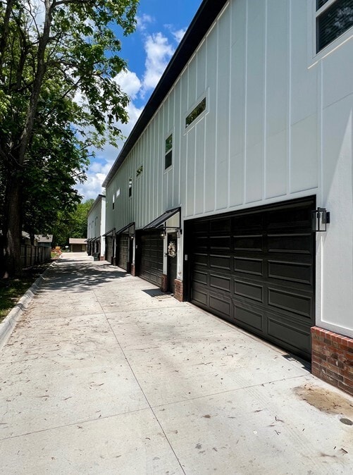 Building Photo - 1341 W Hendrix St