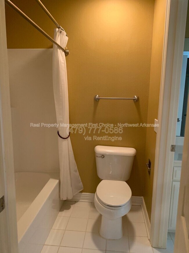 Building Photo - 300 Genesis Dr