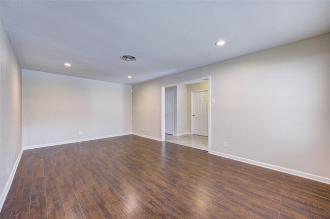 Building Photo - 9611 Greenwillow St