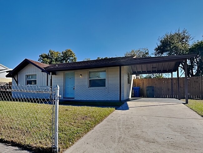 Building Photo - 8511 Fish Lake Rd