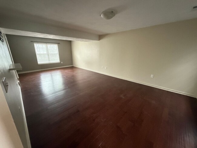 Building Photo - 4826 Golfview Dr NE