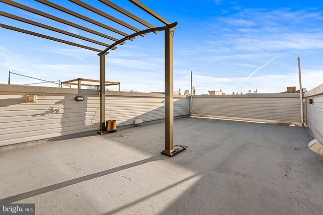 Building Photo - 2013 E York St