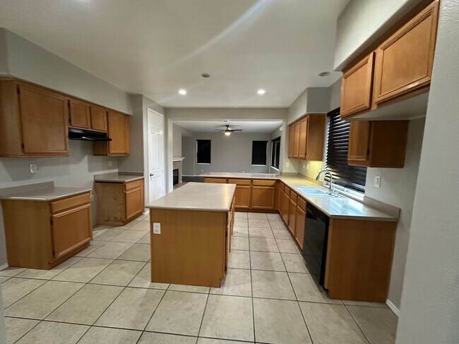 Building Photo - Nice Home For Rent