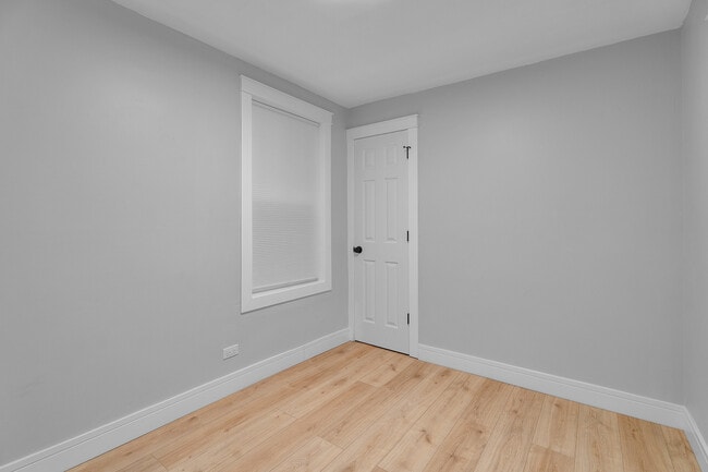 Building Photo - 1406 N Kildare Ave