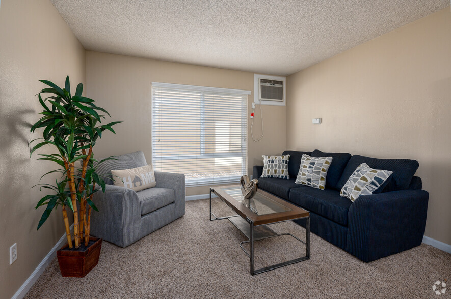 1BR, 1BA - 675SF - Living Room - River's Edge Apartments