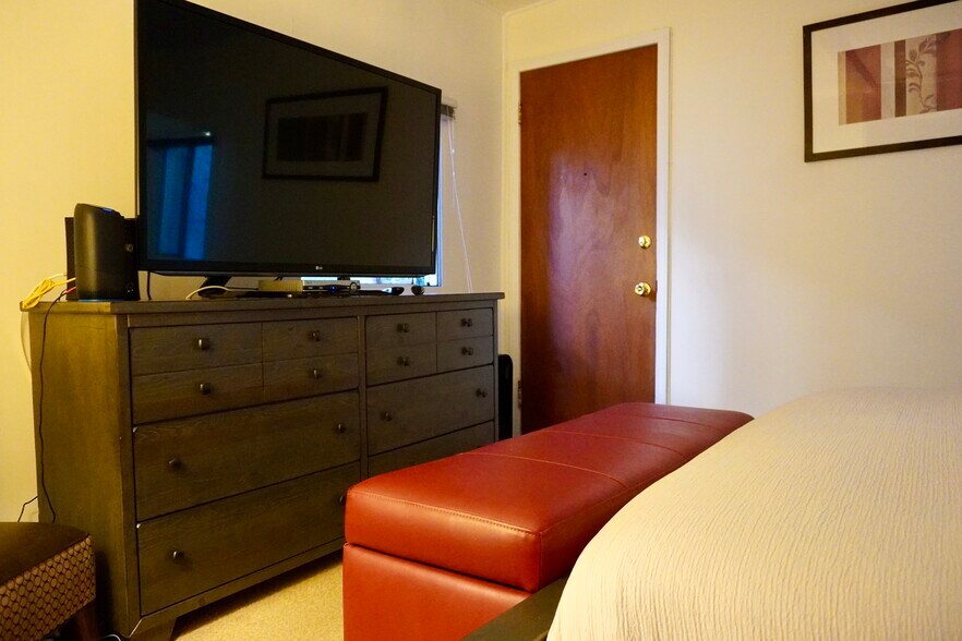 Building Photo - 1224 S Longwood Ave