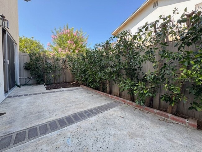 Building Photo - Charming 3 Bedroom in Thousand Oaks