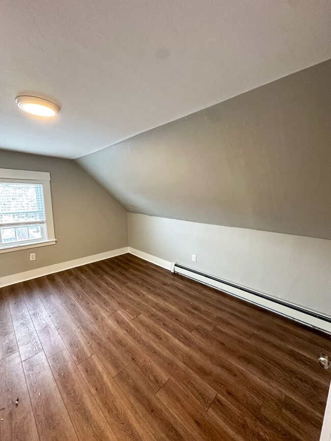 Building Photo - 17 S State St