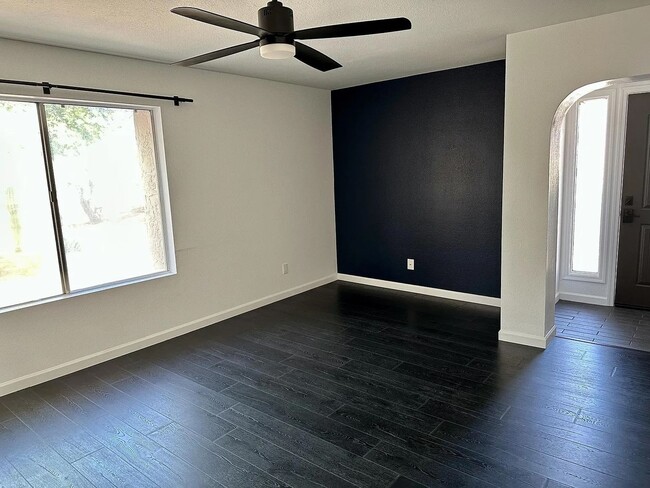 Building Photo - Beautiful single level townhome in Moon Valley!