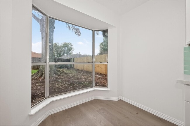 Building Photo - 16235 La Terra Dr