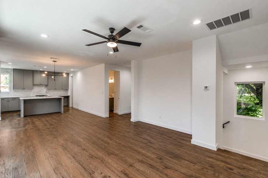 Building Photo - 1552 Cosette Dr