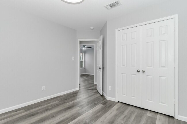 Building Photo - Welcome home to this beautifully maintained 4-bedroom, 2-bath, single-story home in the desirable...