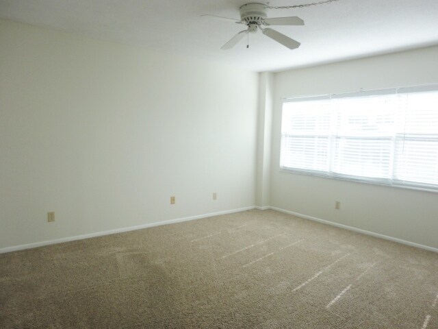 Building Photo - Annual 2BR/2BA Condo in Costa Brava on Venice Island