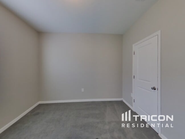 Building Photo - 2996 Neverland Dr