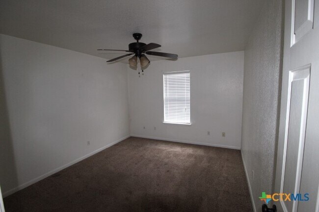 Building Photo - 2412 Skylark Cir
