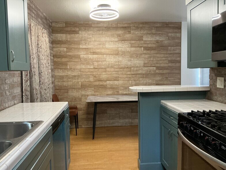 Building Photo - 45652 Lantana Ave