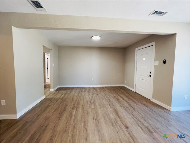 Building Photo - 105 Nauert St