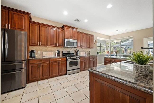 Building Photo - 13720 Shadowlawn Trace