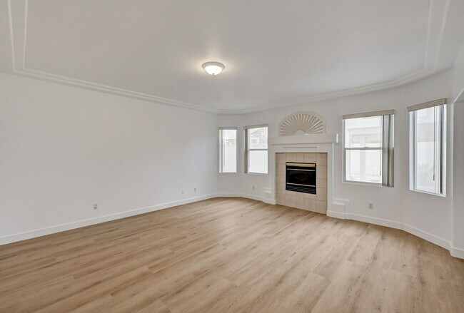 Building Photo - Spacious 5-Bedroom Retreat with Dual Firep...