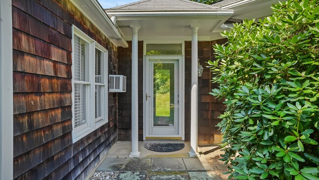 Primary Photo - 106 Spoonwood Rd